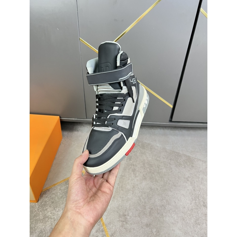 l**is V*t*n sneakers